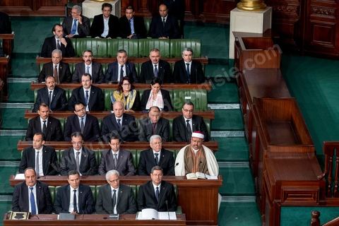 4 février 2015 : les principaux ministres du nouveau gouvernement de Habib Essid (1er rang à droite). Présentation du nouveau gouvernement de Habib Essid et discours de politique générale du nouveau Premier Ministre Habib Essid avant le vote de confiance au gouvernement à l'assemblée des Représentants du Peuple.