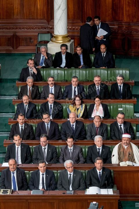 4 février 2015 : les principaux ministres du nouveau gouvernement de Habib Essid (1er rang à droite). Présentation du nouveau gouvernement de Habib Essid et discours de politique générale du nouveau Premier Ministre Habib Essid avant le vote de confiance au gouvernement à l'assemblée des Représentants du Peuple.