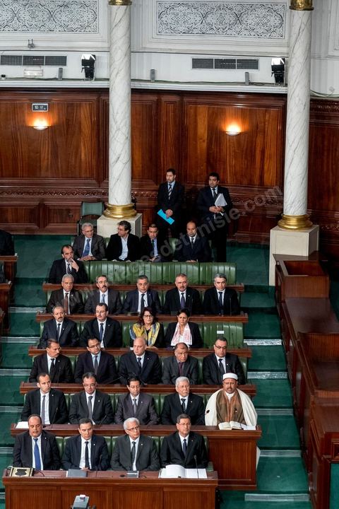 4 février 2015 : les principaux ministres du nouveau gouvernement de Habib Essid (1er rang à droite). Présentation du nouveau gouvernement de Habib Essid et discours de politique générale du nouveau Premier Ministre Habib Essid avant le vote de confiance au gouvernement à l'assemblée des Représentants du Peuple.