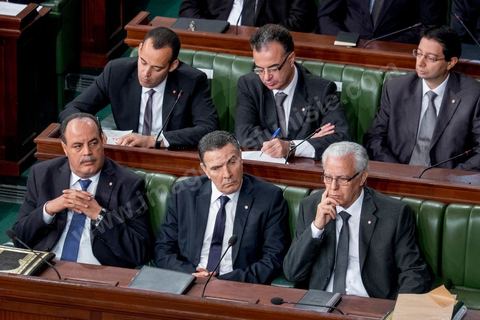 4 février 2015 : 1er rang de gauche à droite, Mohamed Najem Gharsalli, ministre de l'intérieur, Farhat Horchani, ministre de la Défense, et Mohamed Salah Ben Aïssa, Ministre de la Justice. Présentation du nouveau gouvernement de Habib Essid et discours de politique générale du nouveau Premier Ministre Habib Essid avant le vote de confiance au gouvernement à l'assemblée des Représentants du Peuple.