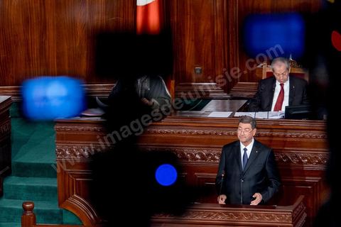 4 février 2015 : Discours de politique générale de Habib Essid, Premier Ministre, sur le perchoir de l'assemblée. Présentation du nouveau gouvernement de Habib Essid et discours de politique générale du nouveau Premier Ministre Habib Essid avant le vote de confiance au gouvernement à l'assemblée des Représentants du Peuple.