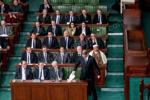 4 février 2015 : les principaux ministres du nouveau gouvernement de Habib Essid (1er rang à droite). Présentation du nouveau gouvernement de Habib Essid et discours de politique générale du nouveau Premier Ministre Habib Essid avant le vote de confiance au gouvernement à l'assemblée des Représentants du Peuple.