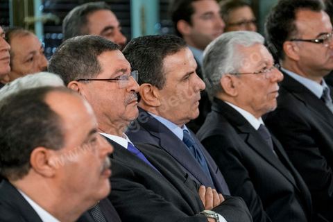 6 février 2015 : Les nouveaux ministre régaliens autour du Premier Ministre Habib Essid. Deux jours après le vote de confiance du nouveau gouvernement de Habib Essid à l'assemblée avec une large majorité pour de 166 sièges sur 217, cérémonie de pretsation de serment et photo du nouveau gouvernement au Palais de Carthage autour du Président de la République Béji Caïd Essebsi. Les 44 ministres et secrétaires d’Etat choisis par le Chef du gouvernement Habib Essid se sont présentés, chacun son tour, devant le président de la République pour prêter serment sur le Coran.