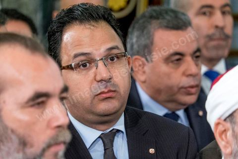 6 février 2015 : Zied Laadhari, le ministre du parti islamiste Ennahdha, au poste de Ministre de la Formation professionnelle et de l’emploi. Deux jours après le vote de confiance du nouveau gouvernement de Habib Essid à l'assemblée avec une large majorité pour de 166 sièges sur 217, cérémonie de pretsation de serment et photo du nouveau gouvernement au Palais de Carthage autour du Président de la République Béji Caïd Essebsi. Les 44 ministres et secrétaires d’Etat choisis par le Chef du gouvernement Habib Essid se sont présentés, chacun son tour, devant le président de la République pour prêter serment sur le Coran.