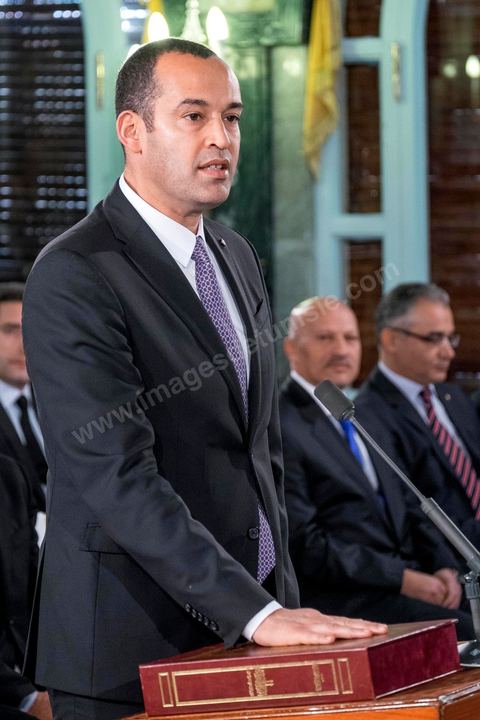6 février 2015 : Yassine Brahim, Ministre du développement et de l’investissement, prête serment sur le Coran. Deux jours après le vote de confiance du nouveau gouvernement de Habib Essid à l'assemblée avec une large majorité pour de 166 sièges sur 217, cérémonie de pretsation de serment et photo du nouveau gouvernement au Palais de Carthage autour du Président de la République Béji Caïd Essebsi. Les 44 ministres et secrétaires d’Etat choisis par le Chef du gouvernement Habib Essid se sont présentés, chacun son tour, devant le président de la République pour prêter serment sur le Coran.