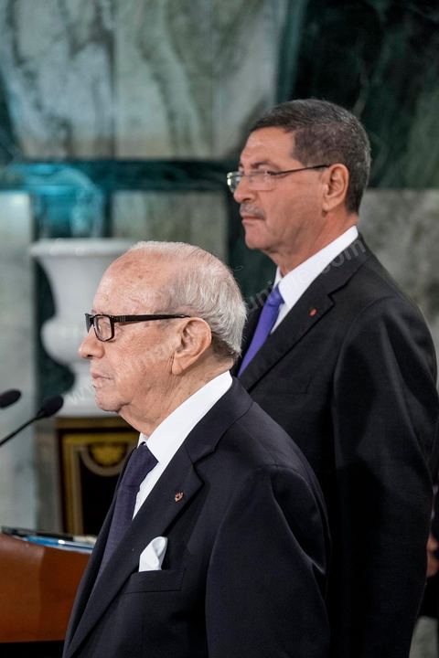 6 février 2015 : Beji Caid Essebsi Président de la République, avec Habib Essid Premier Ministre. Deux jours après le vote de confiance du nouveau gouvernement de Habib Essid à l'assemblée avec une large majorité pour de 166 sièges sur 217, cérémonie de pretsation de serment et photo du nouveau gouvernement au Palais de Carthage autour du Président de la République Béji Caïd Essebsi. Les 44 ministres et secrétaires d’Etat choisis par le Chef du gouvernement Habib Essid se sont présentés, chacun son tour, devant le président de la République pour prêter serment sur le Coran. 