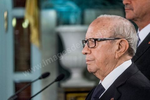 6 février 2015 : Beji Caid Essebsi Président de la République. Deux jours après le vote de confiance du nouveau gouvernement de Habib Essid à l'assemblée avec une large majorité pour de 166 sièges sur 217, cérémonie de pretsation de serment et photo du nouveau gouvernement au Palais de Carthage autour du Président de la République Béji Caïd Essebsi. Les 44 ministres et secrétaires d’Etat choisis par le Chef du gouvernement Habib Essid se sont présentés, chacun son tour, devant le président de la République pour prêter serment sur le Coran. 