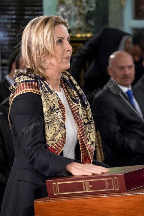 6 février 2015 : Salma Rekik Elloumi, ministre du Tourisme et de l'artisanat prête serment sur le Coran. Deux jours après le vote de confiance du nouveau gouvernement de Habib Essid à l'assemblée avec une large majorité pour de 166 sièges sur 217, cérémonie de pretsation de serment et photo du nouveau gouvernement au Palais de Carthage autour du Président de la République Béji Caïd Essebsi. Les 44 ministres et secrétaires d’Etat choisis par le Chef du gouvernement Habib Essid se sont présentés, chacun son tour, devant le président de la République pour prêter serment sur le Coran.