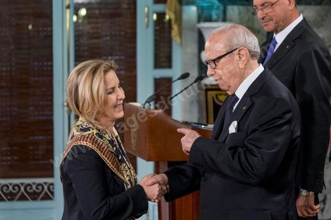 6 février 2015 : Salma Rekik Elloumi, ministre du Tourisme et de l'artisanat et Beji Caid Essebsi Président de la République, avec Habib Essid Premier Ministre. Deux jours après le vote de confiance du nouveau gouvernement de Habib Essid à l'assemblée avec une large majorité pour de 166 sièges sur 217, cérémonie de pretsation de serment et photo du nouveau gouvernement au Palais de Carthage autour du Président de la République Béji Caïd Essebsi. Les 44 ministres et secrétaires d’Etat choisis par le Chef du gouvernement Habib Essid se sont présentés, chacun son tour, devant le président de la République pour prêter serment sur le Coran. 