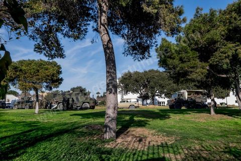 18 mars 2015 : Dispositif militaire et policier très impressionant dans les jardins du musée du Bardo. Attaque terroriste au Musée du Bardo au centre de Tunis, L'attaque terroriste du Bardo a fait 19 victimes, a annoncé le Premier ministre tunisien Habib Essid. Parmi les 19 victimes, figurent 2 Tunisiens et 17 touristes de nationalités polonaise, allemande, italienne et espagnole. Deux assaillants ont également été tués et 22 personnes blessées selon ce même bilan préliminaire.