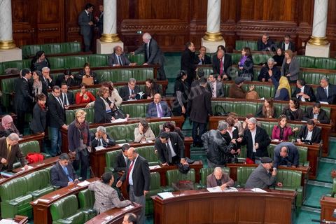 18 mars 2015 : Dans la soirée, quelques heures après l'attaque terroriste du musée du Bardo, L'assemblée des Représentants du Peuple organise une séance plénière et donne la parole aux députés sur l'attaque qui a eu lieu à quelques mètres de l'hémicycle.