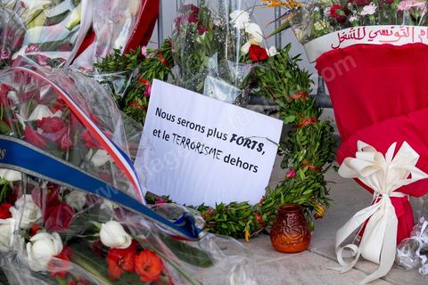 Since the terrorist attack at the Bardo Museum, many officials have come to lay flowers and leave messages in tribute to the victims at the museum’s entrance.