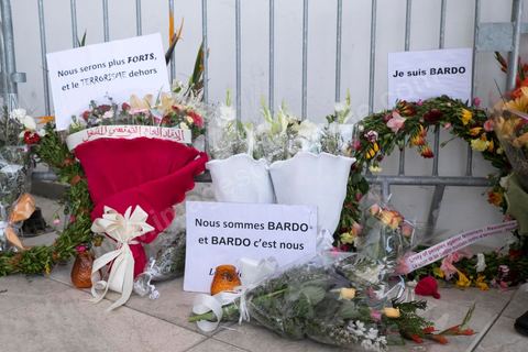 Since the terrorist attack at the Bardo Museum, many officials have come to lay flowers and leave messages in tribute to the victims at the museum’s entrance.
