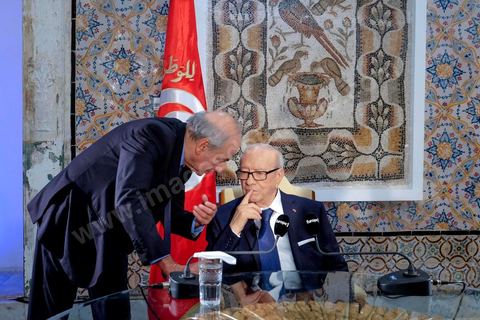 LE GRAND RENDEZ-VOUS - Le président tunisien Béji Caïd Essebsi est l'invité dimanche de Jean-Pierre Elkabbach d'Europe 1, Christophe Ayad du Monde et Michaël Darmon d'ITélé. Il revient sur l'attaque du musée du Bardo. Installé dans la salle de Constantin, là même où les deux terroristes sont passés durant leur attaque du musée le mercredi 18 mars.