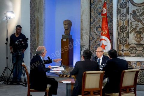 LE GRAND RENDEZ-VOUS - Le président tunisien Béji Caïd Essebsi est l'invité dimanche de Jean-Pierre Elkabbach d'Europe 1, Christophe Ayad du Monde et Michaël Darmon d'ITélé. Il revient sur l'attaque du musée du Bardo. Installé dans la salle de Constantin, là même où les deux terroristes sont passés durant leur attaque du musée le mercredi 18 mars.