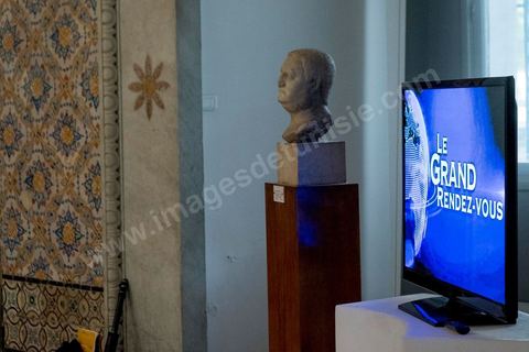 LE GRAND RENDEZ-VOUS - Le président tunisien Béji Caïd Essebsi est l'invité dimanche de Jean-Pierre Elkabbach d'Europe 1, Christophe Ayad du Monde et Michaël Darmon d'ITélé. Il revient sur l'attaque du musée du Bardo. Installé dans la salle de Constantin, là même où les deux terroristes sont passés durant leur attaque du musée le mercredi 18 mars.