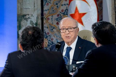 LE GRAND RENDEZ-VOUS - Le président tunisien Béji Caïd Essebsi est l'invité dimanche de Jean-Pierre Elkabbach d'Europe 1, Christophe Ayad du Monde et Michaël Darmon d'ITélé. Il revient sur l'attaque du musée du Bardo. Installé dans la salle de Constantin, là même où les deux terroristes sont passés durant leur attaque du musée le mercredi 18 mars.