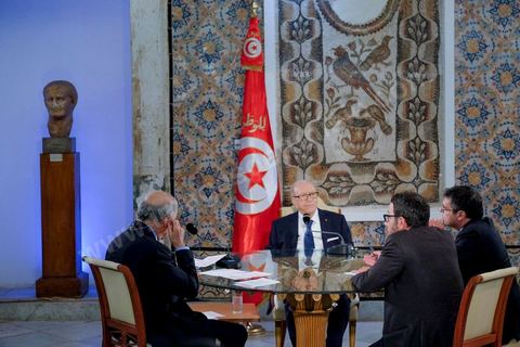 LE GRAND RENDEZ-VOUS - Le président tunisien Béji Caïd Essebsi est l'invité dimanche de Jean-Pierre Elkabbach d'Europe 1, Christophe Ayad du Monde et Michaël Darmon d'ITélé. Il revient sur l'attaque du musée du Bardo. Installé dans la salle de Constantin, là même où les deux terroristes sont passés durant leur attaque du musée le mercredi 18 mars.