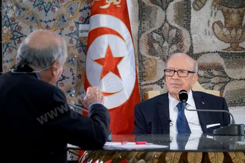 LE GRAND RENDEZ-VOUS - Le président tunisien Béji Caïd Essebsi est l'invité dimanche de Jean-Pierre Elkabbach d'Europe 1, Christophe Ayad du Monde et Michaël Darmon d'ITélé. Il revient sur l'attaque du musée du Bardo. Installé dans la salle de Constantin, là même où les deux terroristes sont passés durant leur attaque du musée le mercredi 18 mars.