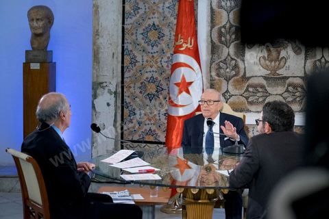 LE GRAND RENDEZ-VOUS - Le président tunisien Béji Caïd Essebsi est l'invité dimanche de Jean-Pierre Elkabbach d'Europe 1, Christophe Ayad du Monde et Michaël Darmon d'ITélé. Il revient sur l'attaque du musée du Bardo. Installé dans la salle de Constantin, là même où les deux terroristes sont passés durant leur attaque du musée le mercredi 18 mars.
