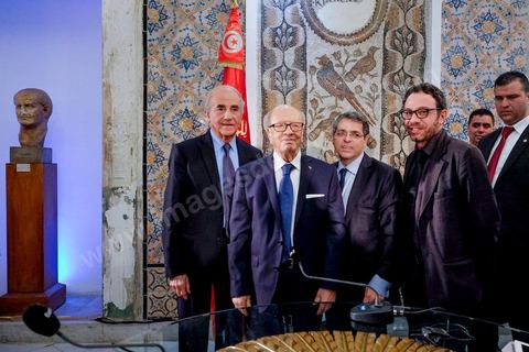 LE GRAND RENDEZ-VOUS - Le président tunisien Béji Caïd Essebsi est l'invité dimanche de Jean-Pierre Elkabbach d'Europe 1, Christophe Ayad du Monde et Michaël Darmon d'ITélé. Il revient sur l'attaque du musée du Bardo. Installé dans la salle de Constantin, là même où les deux terroristes sont passés durant leur attaque du musée le mercredi 18 mars.