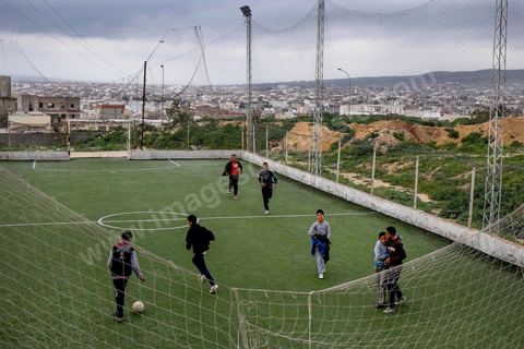 Le désoeuvrement des infrastuctures sportifs, l'inexistence de centres de jeunes ou de culturels sont les principales contestations des jeunes dans leur quartier. Ici deux petits terrains de foot récemment consrtuits mais insuffisant pour les nombreux jeunes du quartier.