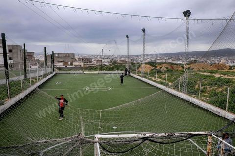 Le désoeuvrement des infrastuctures sportifs, l'inexistence de centres de jeunes ou de culturels sont les principales contestations des jeunes dans leur quartier. Ici deux petits terrains de foot récemment consrtuits mais insuffisant pour les nombreux jeunes du quartier.