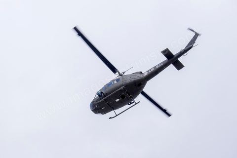 29 mars 2012 : Impressionnat dispositif sécuritaire de la police et de l'armée. Le président tunisien Béji Caïd Essebsi et plusieurs hauts responsables étrangers ont rejoint ce dimanche à la mi-journée la marche "contre le terrorisme" organisée à Tunis en réaction à l'attaque contre le musée du Bardo. Des dizaines de milliers de Tunisiens y participent. "Un grand salut au peuple tunisien qui a prouvé qu'il ne céderait pas au terrorisme. Merci à tous et je dis au peuple tunisien : En avant! tu n'es pas seul", a lancé Essebsi.François Hollande et le Premier ministre italien Matteo Renzi ainsi que le président gabonais Ali Bongo et son homologue palestinien Mahmoud Abbas ont participé à ce défilé d'officiels en lisière du musée. Ce défilé officiel a longé l'enceinte où se trouvent le Parlement et le musée du Bardo, théâtre de l'attaque du 18 mars dans laquelle ont péri 22 personnes. Les politiques ont ensuite inauguré une stèle portant les noms des victimes. 