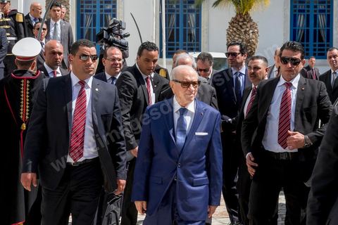 March 29, 2012: Tunisian President Béji Caïd Essebsi and several high-ranking foreign officials joined the "anti-terrorism" march organized in Tunis on Sunday at noon in response to the attack on the Bardo Museum. Tens of thousands of Tunisians are participating. “A big salute to the Tunisian people, who have proven that they will not give in to terrorism. Thank you to everyone, and I say to the Tunisian people: Keep moving forward! You are not alone,” Essebsi declared.François Hollande and Italian Prime Minister Matteo Renzi, as well as Gabonese President Ali Bongo and his Palestinian counterpart Mahmoud Abbas, took part in this procession of officials near the museum. This official procession passed along the perimeter where the Parliament and the Bardo Museum are located—the site of the March 18 attack in which 22 people were killed. The dignitaries then unveiled a memorial bearing the names of the victims. 