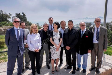 April 18, 2015: Fleur Pelerin and the entire delegation—Michel Boujenah, Serge Moati, Smain, and Alexandre Arcady—visited the Archaeological Museum of Carthage. As part of efforts to promote Tunisia, French Minister of Culture Fleur Pelerin traveled to Tunisia on a trip organized by the Ministry of Tourism, accompanied by a delegation of French and Tunisian public figures participating in the “Tunisia: I’m Going There” communications campaign.
