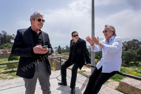 18 avril 2015 : Michel Boujenah, Smain et Alexandre Arcady en visite au musée archéologique de Carthage. Dans le cadre de la promotion de la Tunisie, la ministre française de la Culture Fleur Pelerin s'est rendue en Tunisie dans un voyage organisé par le ministère du tourisme avec une délégation de personnalités françaises et tunisiennes qui participent à la campagne de communication "La Tunisie, moi j'y vais".