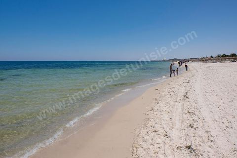 27 juin 2015 : La plage de l'hotel Imperial et des hotels vosins est déserte au lendemain de l'attaque terroriste de Sousse qui a fait 39 morts dans un Hotel de la zone touristique de Port El Kantaoui.
