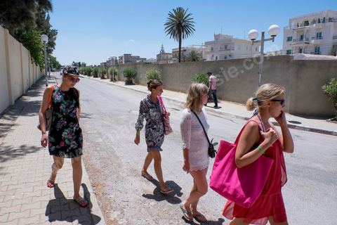 27 juin 2015 : Lieu ou le terroriste a été abattu par la police, reste au sol les traces de sang. Au lendemain de l'attaque terroriste de Sousse qui a fait 39 morts dans un Hotel de la zone touristique de Port El Kantaoui.