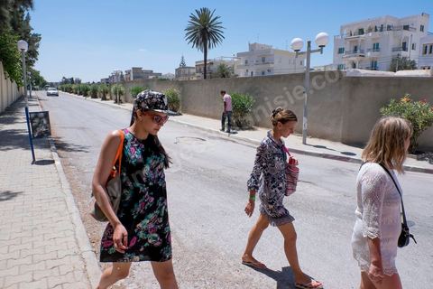 27 juin 2015 : Lieu ou le terroriste a été abattu par la police, reste au sol les traces de sang. Au lendemain de l'attaque terroriste de Sousse qui a fait 39 morts dans un Hotel de la zone touristique de Port El Kantaoui.