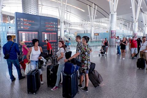 27 juin 2015 : A l'aéroport d'Enfidha les touristes affluent pour des départs anticipés suit à l'attaque terroriste. Au lendemain de l'attaque terroriste de Sousse qui a fait 39 morts dans un Hotel de la zone touristique de Port El Kantaoui.