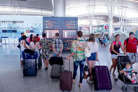 27 juin 2015 : A l'aéroport d'Enfidha les touristes affluent pour des départs anticipés suit à l'attaque terroriste. Au lendemain de l'attaque terroriste de Sousse qui a fait 39 morts dans un Hotel de la zone touristique de Port El Kantaoui.