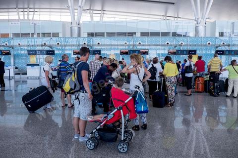 27 juin 2015 : A l'aéroport d'Enfidha Patricia et son fiancé Bjorg, originaire de Frankfurt, font partie des touristes qui ont anticipé leur départ suite à l'attaque terroriste. Au lendemain de l'attaque terroriste de Sousse qui a fait 39 morts dans un Hotel de la zone touristique de Port El Kantaoui.