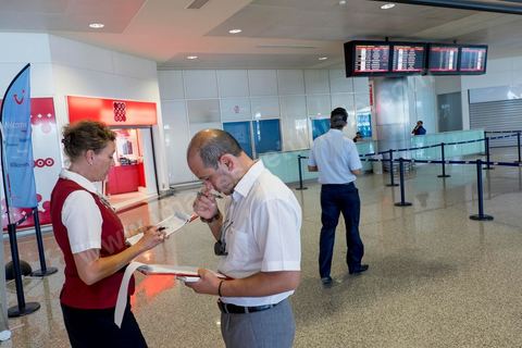 27 juin 2015 : A l'aéroport d'Enfidha, les agents des TO check les quelques arrivées de touristes du jour. Au lendemain de l'attaque terroriste de Sousse qui a fait 39 morts dans un Hotel de la zone touristique de Port El Kantaoui.