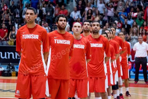23 août 2015 : Présentation de l'équipe de la Tunisie lors du dernier match de poule de la Tunisie contre le Nigéria lors de l'AfroBasket Tunisia 2015. Victoire de la Tunisie (70-59) et finie première de son groupe.