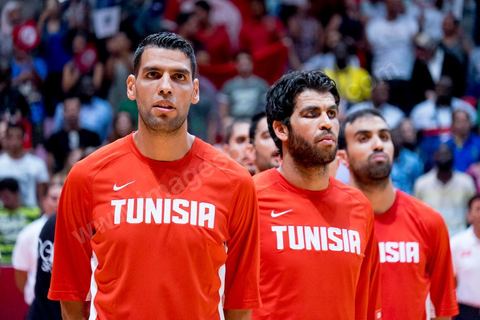 23 août 2015 : Présentation de l'équipe de la Tunisie lors du dernier match de poule de la Tunisie contre le Nigéria lors de l'AfroBasket Tunisia 2015. Victoire de la Tunisie (70-59) et finie première de son groupe.