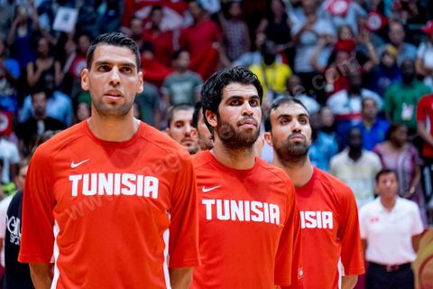 23 août 2015 : Présentation de l'équipe de la Tunisie lors du dernier match de poule de la Tunisie contre le Nigéria lors de l'AfroBasket Tunisia 2015. Victoire de la Tunisie (70-59) et finie première de son groupe.