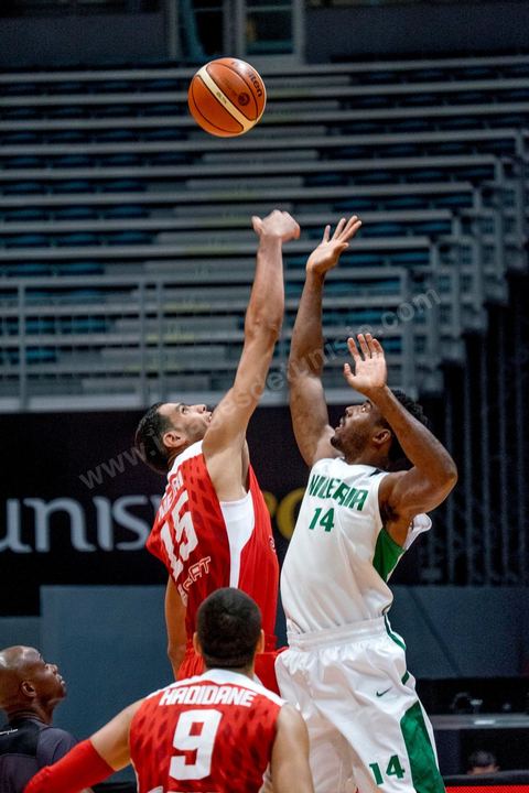 23 août 2015 : Salah Mejri, la fameux n°15 de la Tunisie domine de ses 2,17m le jeu, il vient d'être recuté par les Mavericks de Dallas et devient le premier joueur arabe en NBA. Dernier match de poule de la Tunisie contre le Nigéria lors de l'AfroBasket Tunisia 2015. Victoire de la Tunisie (70-59) et finie première de son groupe.