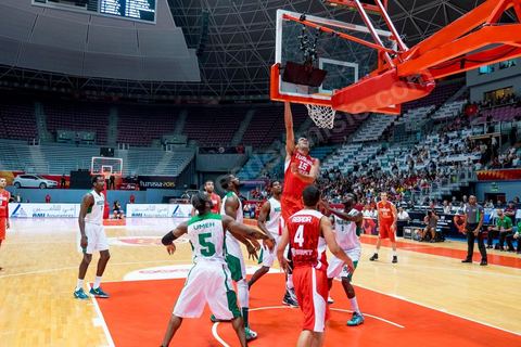 23 août 2015 : Salah Mejri, la fameux n°15 de la Tunisie domine de ses 2,17m le jeu, il vient d'être recuté par les Mavericks de Dallas et devient le premier joueur arabe en NBA. Dernier match de poule de la Tunisie contre le Nigéria lors de l'AfroBasket Tunisia 2015. Victoire de la Tunisie (70-59) et finie première de son groupe.