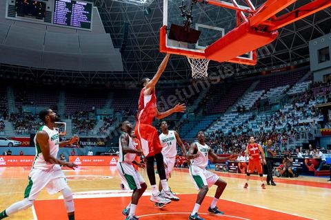 23 août 2015 : Salah Mejri, la fameux n°15 de la Tunisie domine de ses 2,17m le jeu, il vient d'être recuté par les Mavericks de Dallas et devient le premier joueur arabe en NBA. Dernier match de poule de la Tunisie contre le Nigéria lors de l'AfroBasket Tunisia 2015. Victoire de la Tunisie (70-59) et finie première de son groupe.