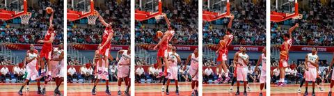 23 août 2015 : Makram Ben Romdhane au panier lors du dernier match de poule de la Tunisie contre le Nigéria lors de l'AfroBasket Tunisia 2015. Victoire de la Tunisie (70-59) et finie première de son groupe.