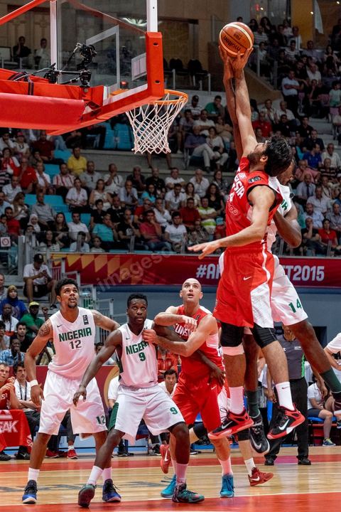 23 août 2015 : Hamdi Braa au panier lors du dernier match de poule de la Tunisie contre le Nigéria lors de l'AfroBasket Tunisia 2015. Victoire de la Tunisie (70-59) et finie première de son groupe.