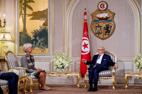8 septembre 2015 : Rencontre entre Christine Lagarde et Béji Caïd Essebsi, président de la République. Visite de deux jours à Tunis de Christine Lagarde, directrice générale du Fonds monétaire international (FMI). Dans le cadre de sa seconde visite officielle en Tunisie, son dernier déplacement dans le pays remontait à 2012, elle s'est entretenue avec le président Beji Caïd Essebsi, le gouverneur de la Banque centrale Chedly Ayari, et le chef du gouvernement Habib Essid. Ses mots d'ordre : la confiance et les réformes dans un contexte difficile. Dasn cette emploi du temps chargé elle a souhaité visiter la medina de Tunis pour réaffirmer l'importance et la richesse du tourisme et une viiste au musée du Bardo pour déposer une gerbe en hommage aux victimes de l'attentat du 18 mars. 