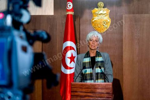8 septembre 2015 : Déclaration de presse au Palais de Carthage. Visite de deux jours à Tunis de Christine Lagarde, directrice générale du Fonds monétaire international (FMI). Dans le cadre de sa seconde visite officielle en Tunisie, son dernier déplacement dans le pays remontait à 2012, elle s'est entretenue avec le président Beji Caïd Essebsi, le gouverneur de la Banque centrale Chedly Ayari, et le chef du gouvernement Habib Essid. Ses mots d'ordre : la confiance et les réformes dans un contexte difficile. Dasn cette emploi du temps chargé elle a souhaité visiter la medina de Tunis pour réaffirmer l'importance et la richesse du tourisme et une viiste au musée du Bardo pour déposer une gerbe en hommage aux victimes de l'attentat du 18 mars. 