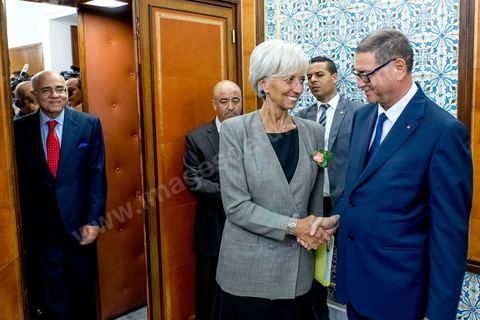 8 septembre 2015 : Rencontre Christine Lagarde et Habib Essid, Chef du gouvernement. Visite de deux jours à Tunis de Christine Lagarde, directrice générale du Fonds monétaire international (FMI). Dans le cadre de sa seconde visite officielle en Tunisie, son dernier déplacement dans le pays remontait à 2012, elle s'est entretenue avec le président Beji Caïd Essebsi, le gouverneur de la Banque centrale Chedly Ayari, et le chef du gouvernement Habib Essid. Ses mots d'ordre : la confiance et les réformes dans un contexte difficile. Dasn cette emploi du temps chargé elle a souhaité visiter la medina de Tunis pour réaffirmer l'importance et la richesse du tourisme et une viiste au musée du Bardo pour déposer une gerbe en hommage aux victimes de l'attentat du 18 mars. 