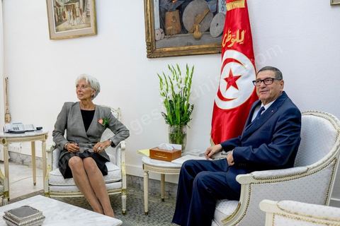 8 septembre 2015 : Rencontre Christine Lagarde et Habib Essid, Chef du gouvernement. Visite de deux jours à Tunis de Christine Lagarde, directrice générale du Fonds monétaire international (FMI). Dans le cadre de sa seconde visite officielle en Tunisie, son dernier déplacement dans le pays remontait à 2012, elle s'est entretenue avec le président Beji Caïd Essebsi, le gouverneur de la Banque centrale Chedly Ayari, et le chef du gouvernement Habib Essid. Ses mots d'ordre : la confiance et les réformes dans un contexte difficile. Dasn cette emploi du temps chargé elle a souhaité visiter la medina de Tunis pour réaffirmer l'importance et la richesse du tourisme et une viiste au musée du Bardo pour déposer une gerbe en hommage aux victimes de l'attentat du 18 mars. 